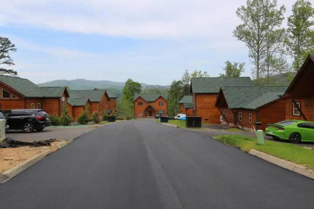 Holiday home Luxury 5/5.5 Cabin: Theater + Game Room! *