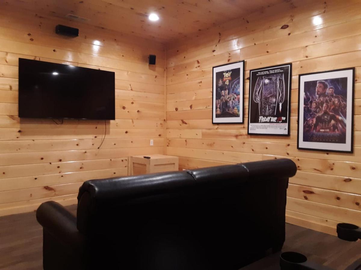 Luxury 5/5.5 Cabin: Theater + Game Room! Gatlinburg