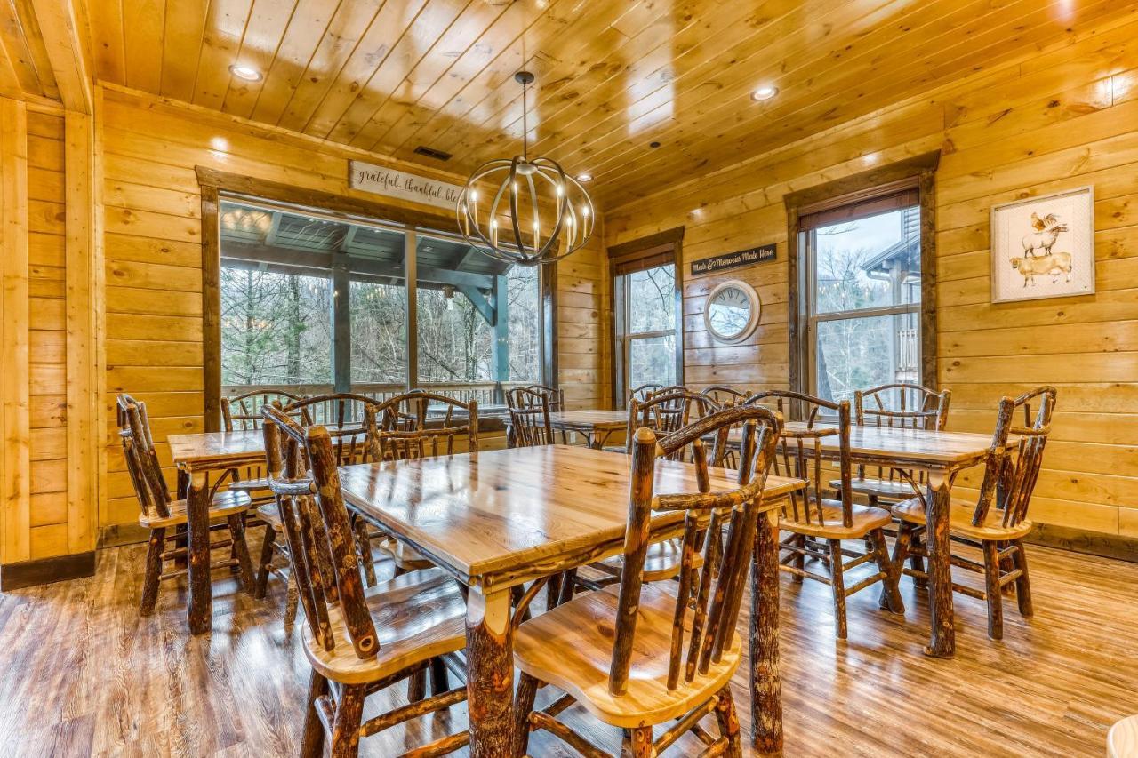 The Great Dogwood Manor Holiday home