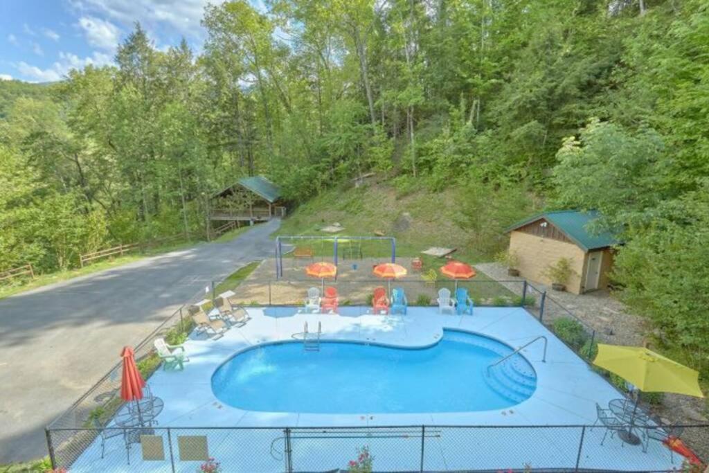 Mountain View 5 Bdrm Near Downtown Arts Villa