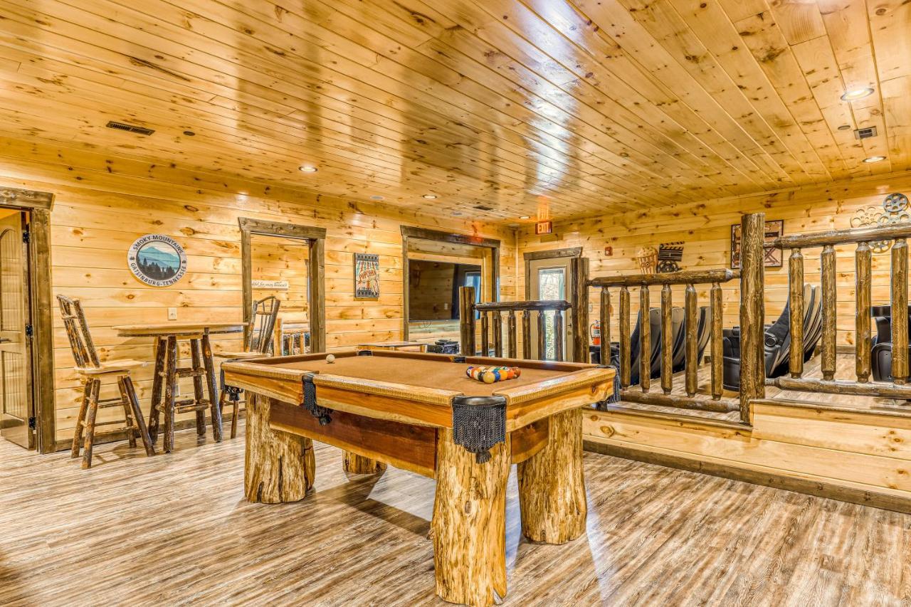 The Great Dogwood Manor * Gatlinburg
