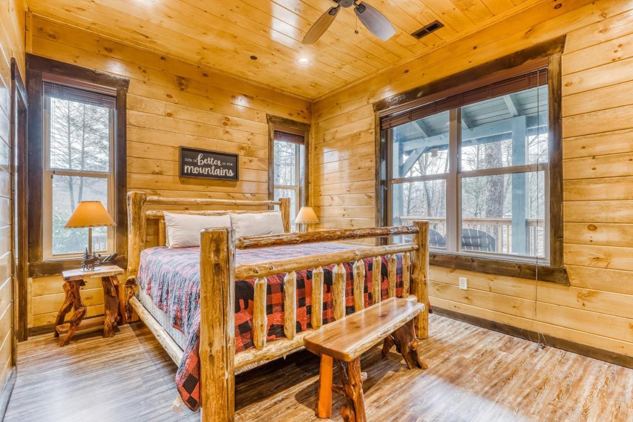 The Great Dogwood Manor Holiday home