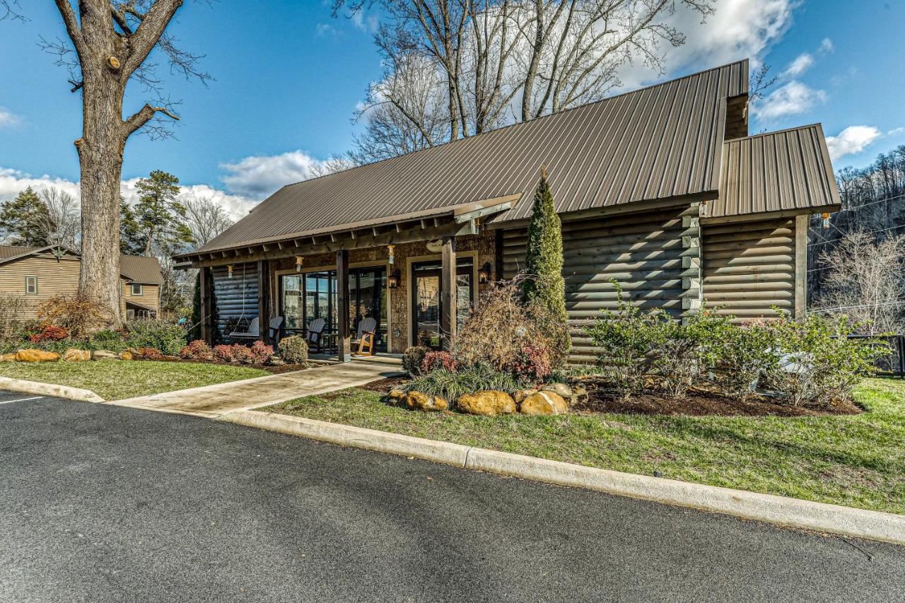 The Great Dogwood Manor Holiday home *