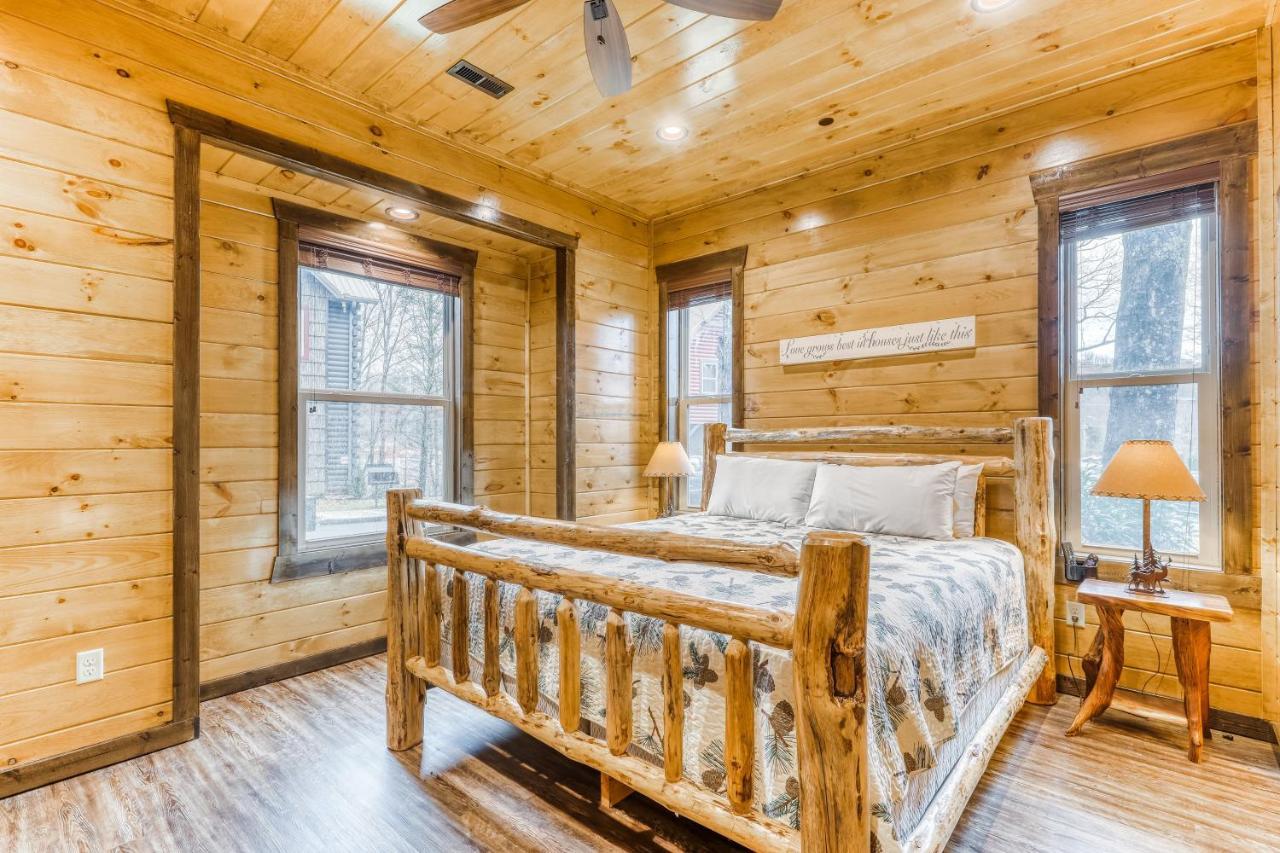 The Great Dogwood Manor * Gatlinburg