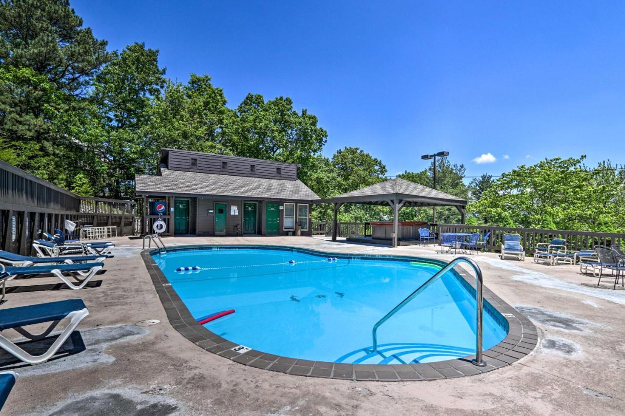With Pool And Grill Access About 4 Mi To Gatlinburg!