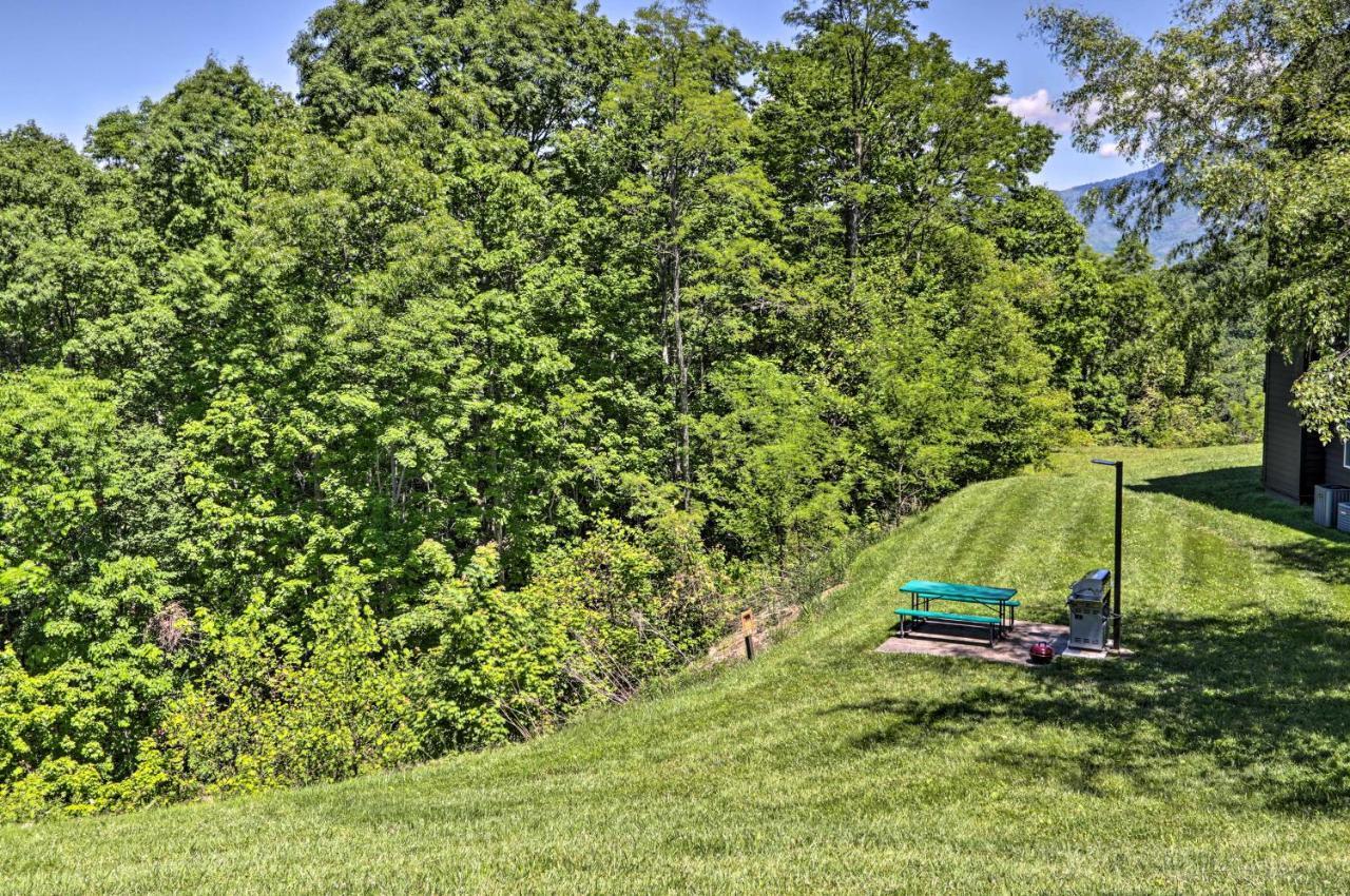 With Pool And Grill Access About 4 Mi To Gatlinburg! Gatlinburg