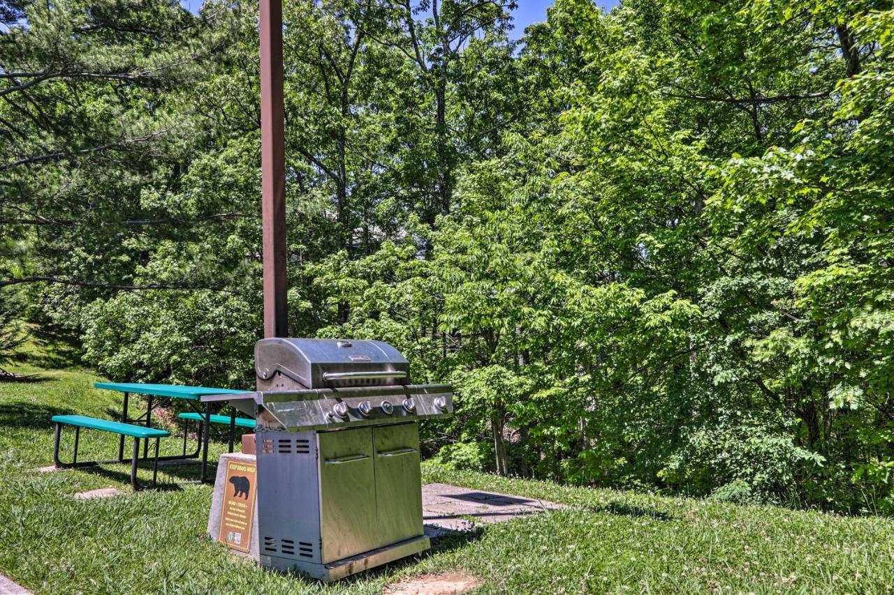 Apartment With Pool And Grill Access About 4 Mi To Gatlinburg! Gatlinburg