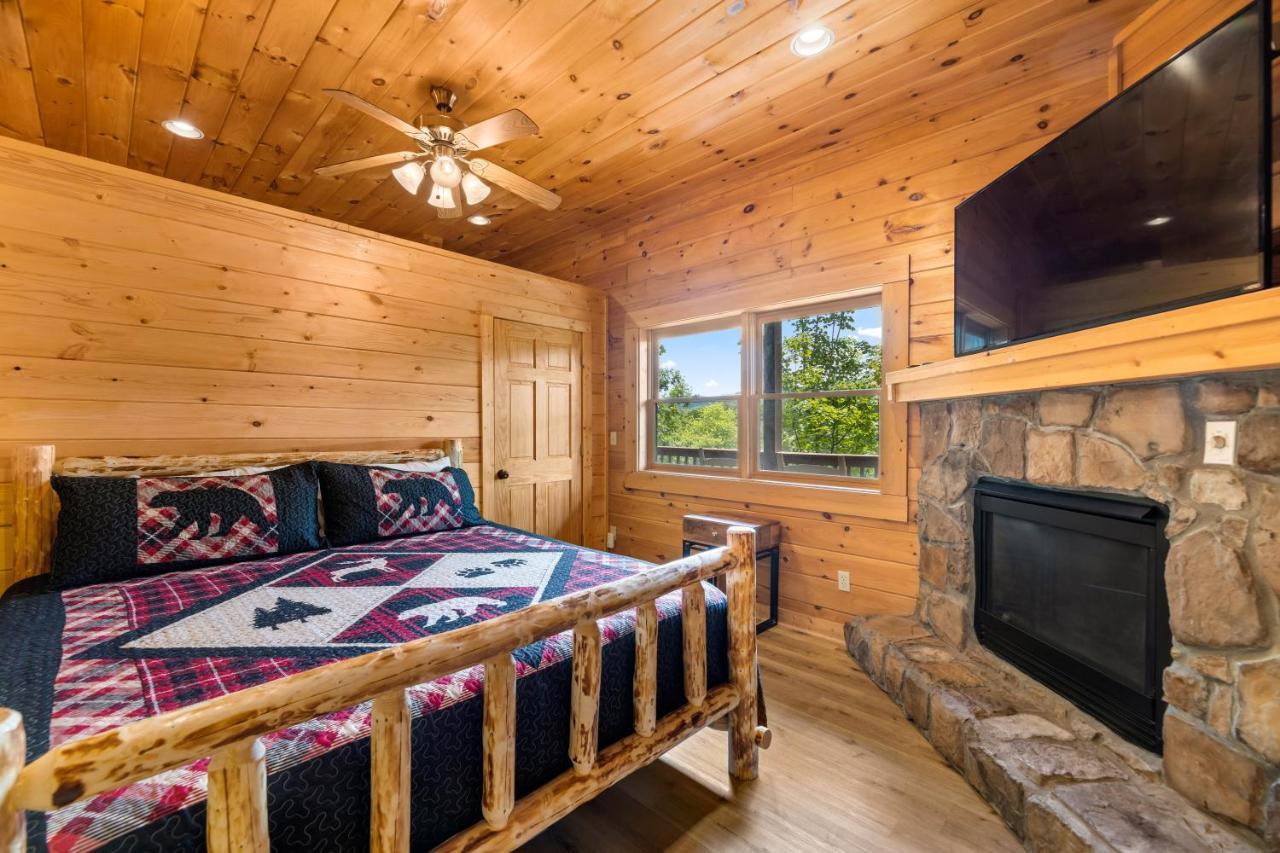 Mountain View 5 Bdrm Near Downtown Arts Villa