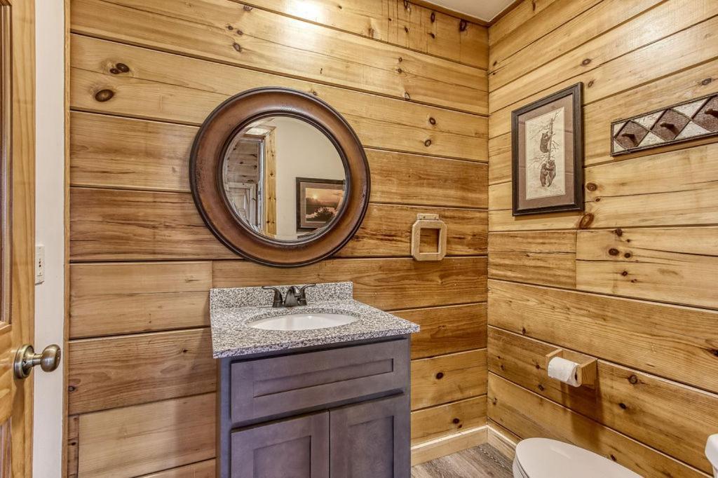 View Chalet, Hot Tub, 1089 Of Free Attraction Tickets For Each Paid Day, Dollywood And More!