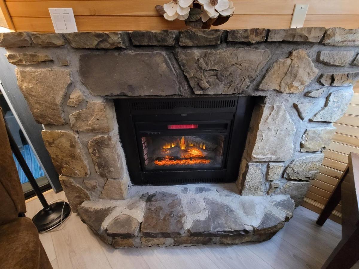 Gatlinburg's Ski Mountain Resort, 10 Min From Downtown, King Bed, Pool, Hot Tub, Private Balcony Lowest Prices Of The Year