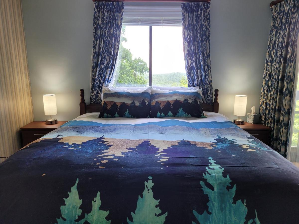 Gatlinburg's Ski Mountain Resort, 10 Min From Downtown, King Bed, Pool, Hot Tub, Private Balcony Lowest Prices Of The Year * Gatlinburg