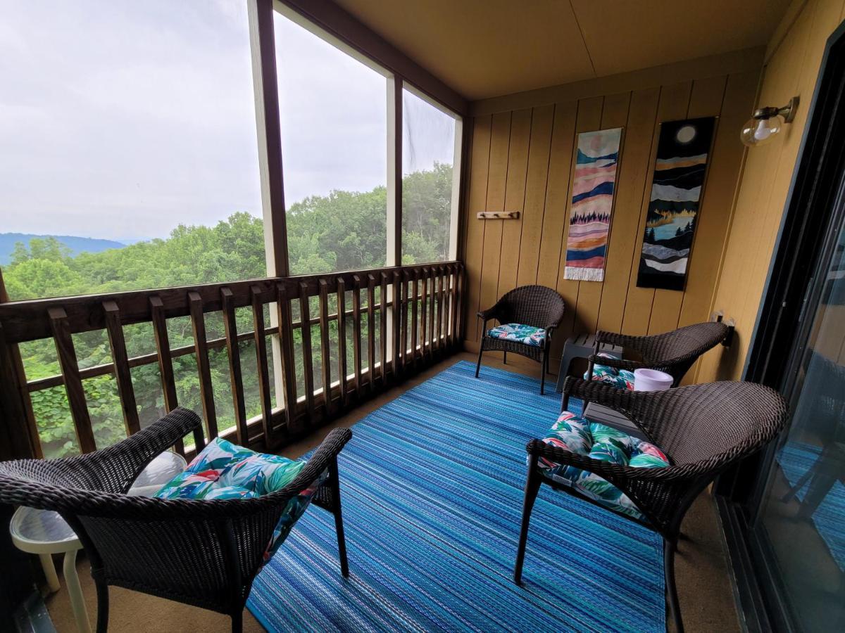 Gatlinburg's Ski Mountain Resort, 10 Min From Downtown, King Bed, Pool, Hot Tub, Private Balcony Lowest Prices Of The Year