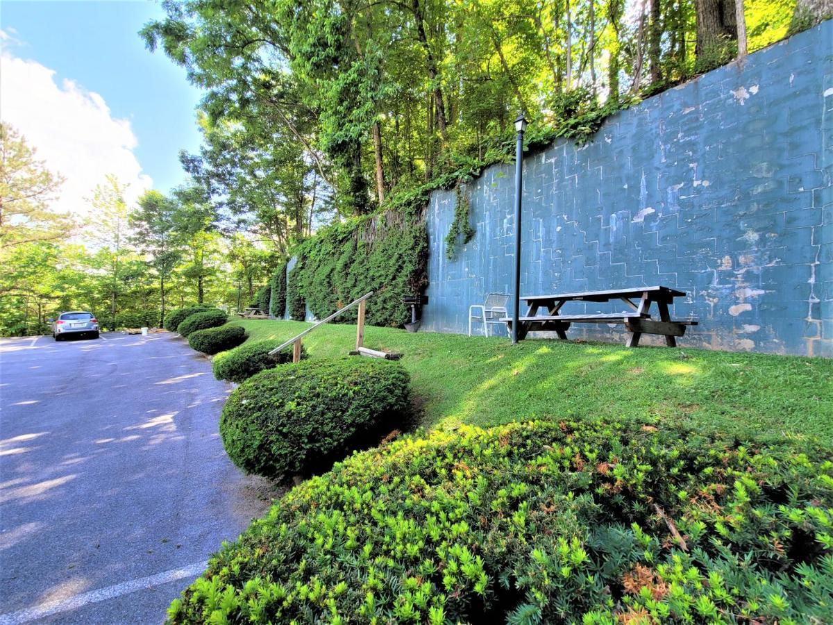 Gatlinburg's Ski Mountain Resort, 10 Min From Downtown, King Bed, Pool, Hot Tub, Private Balcony Lowest Prices Of The Year Gatlinburg