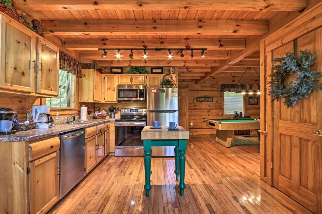 Mountainside Escape With Deck And Hot Tub! * Gatlinburg