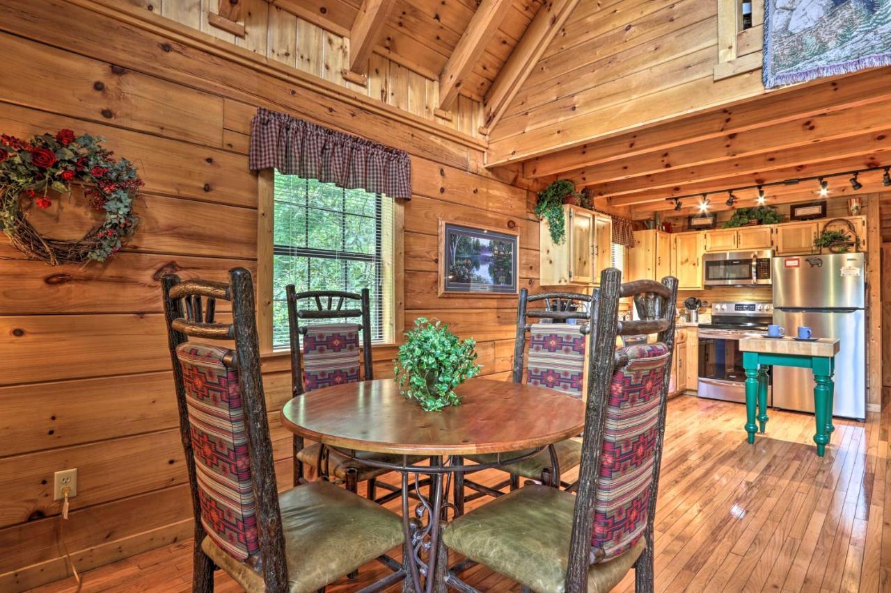 Holiday home Mountainside Escape With Deck And Hot Tub! *
