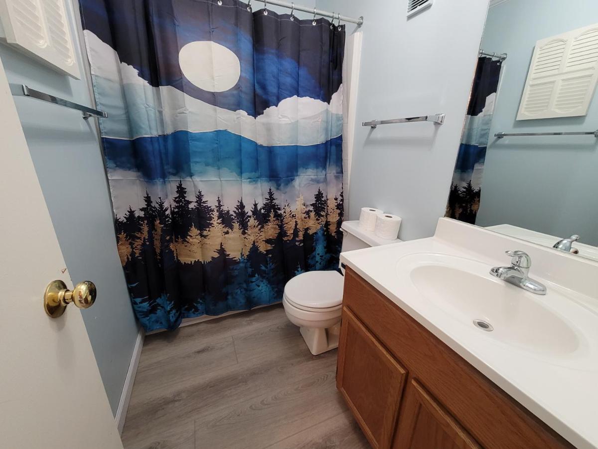 Apartment Gatlinburg's Ski Mountain Resort, 10 Min From Downtown, King Bed, Pool, Hot Tub, Private Balcony Lowest Prices Of The Year Gatlinburg