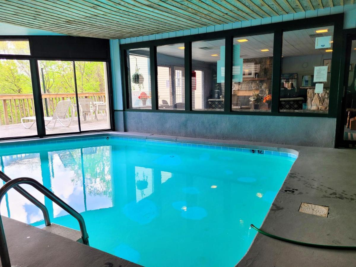 Gatlinburg's Ski Mountain Resort, 10 Min From Downtown, King Bed, Pool, Hot Tub, Private Balcony Lowest Prices Of The Year *