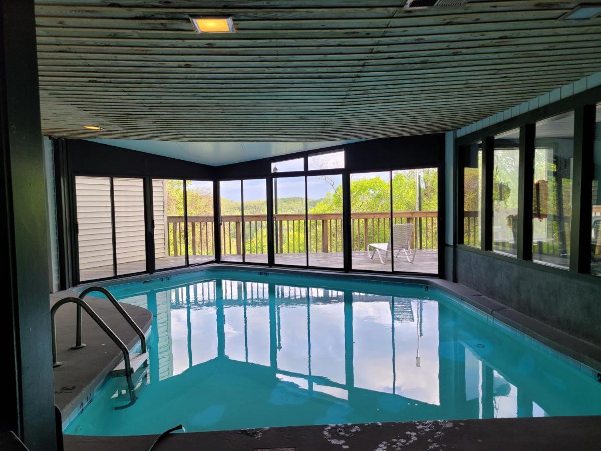 Gatlinburg's Ski Mountain Resort, 10 Min From Downtown, King Bed, Pool, Hot Tub, Private Balcony Lowest Prices Of The Year Apartment