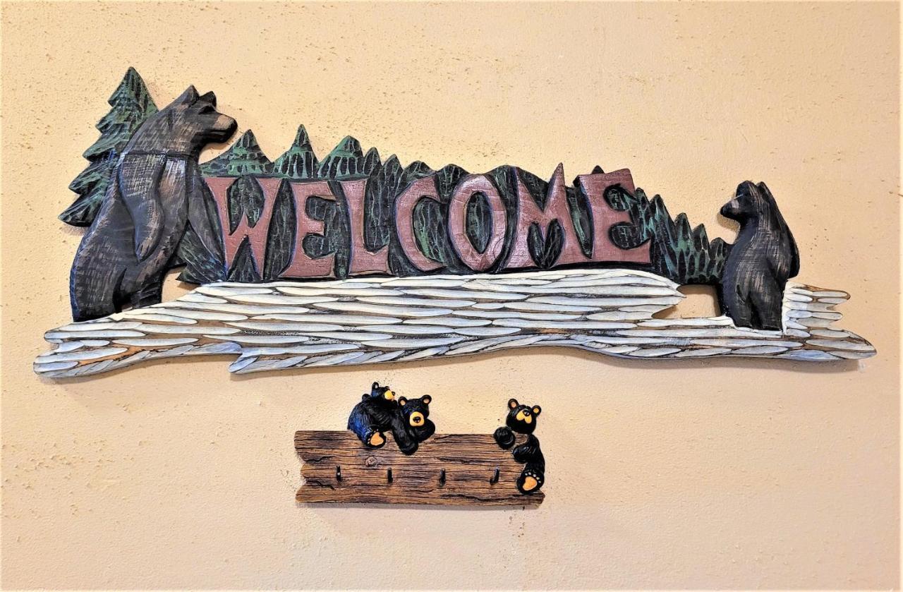 Main Level Ski Mountain Resort, 10 Min To Downtown Gatlinburg, Pool, King Bed, Private Balcony, Lowest Prices Of The Season Apartment *