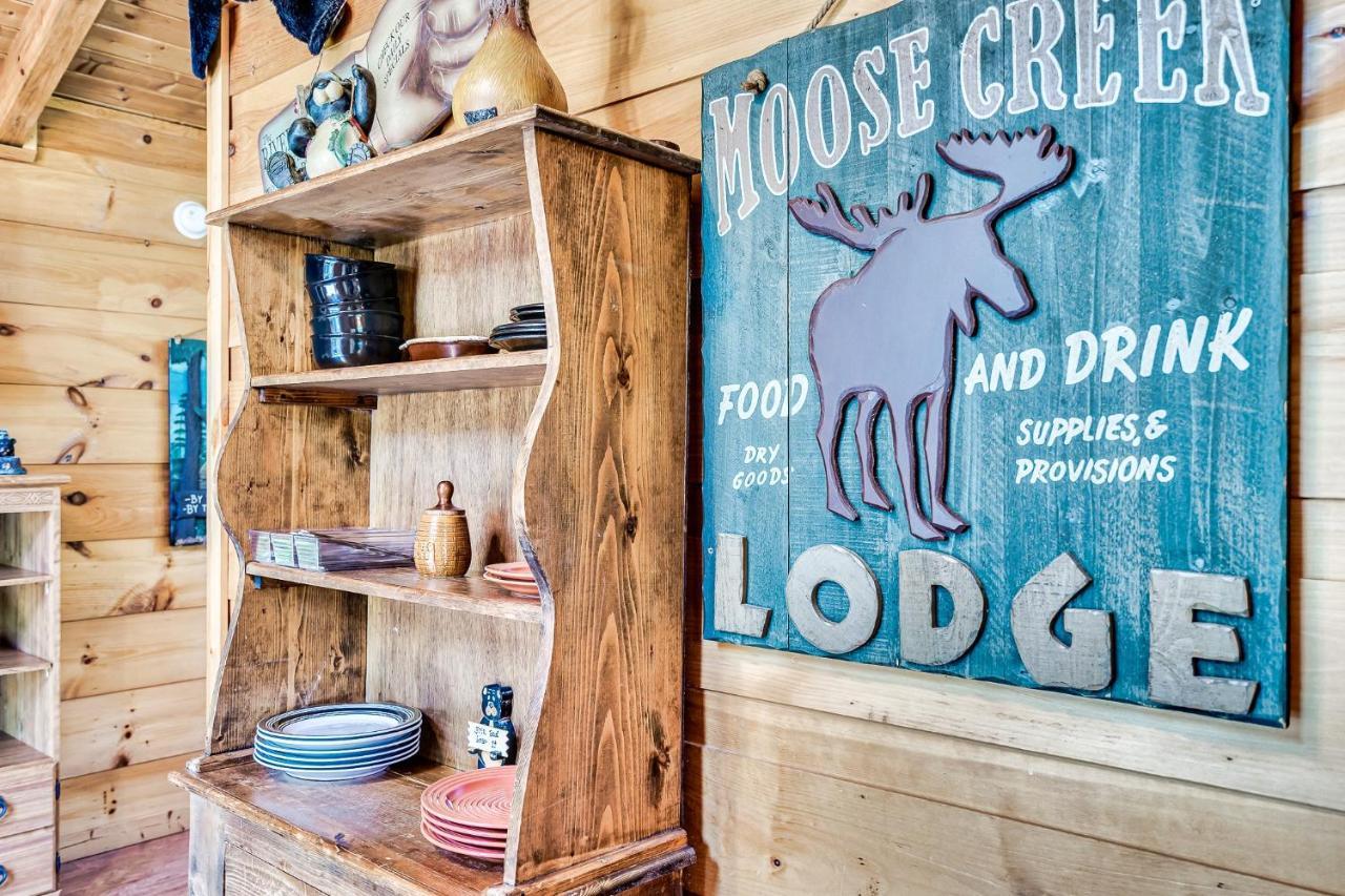 Mama Bear's Moonshine Ridge