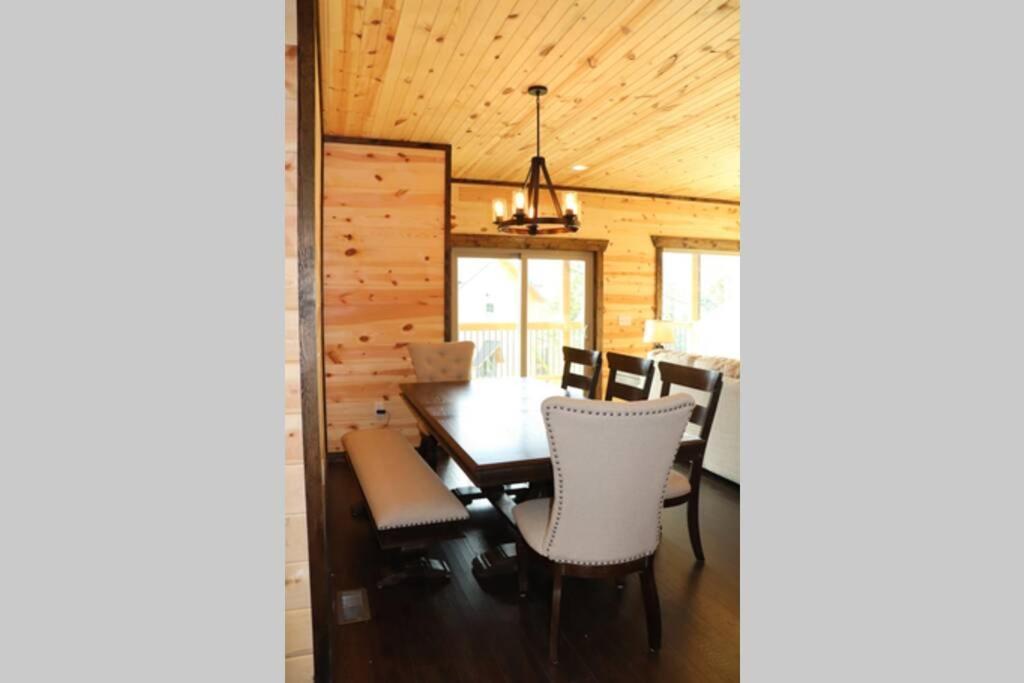 Village- Amazing Mountain Views - Piney Butt Place *