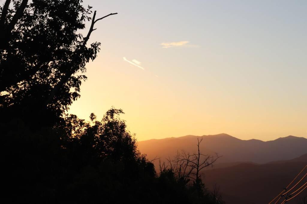 Village- Amazing Mountain Views - Piney Butt Place