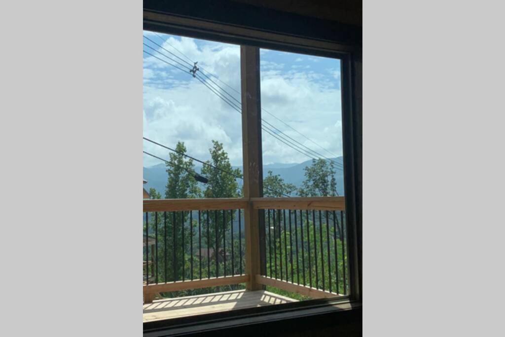 Village- Amazing Mountain Views - Piney Butt Place