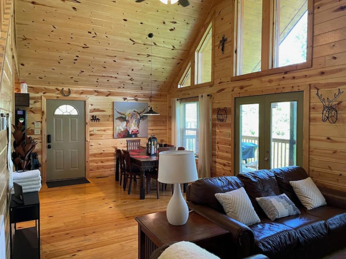 Take It Easy With Hot Tub And Community Pool Holiday home Gatlinburg