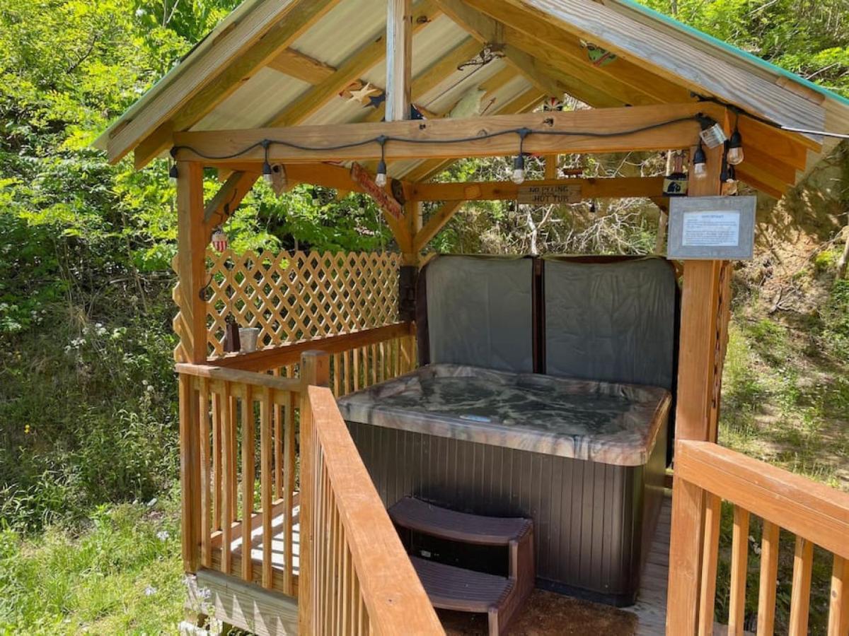 Take It Easy With Hot Tub And Community Pool
