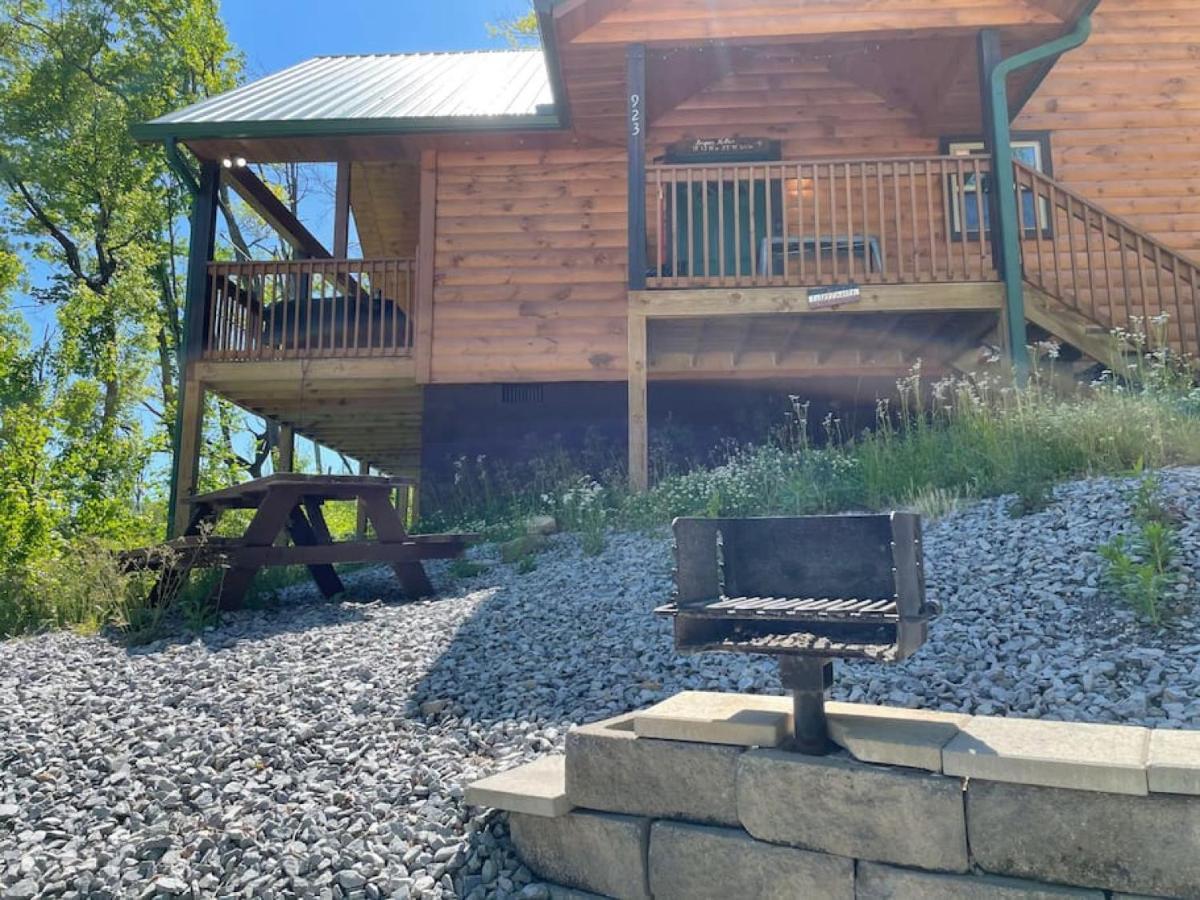 Take It Easy With Hot Tub And Community Pool * Gatlinburg