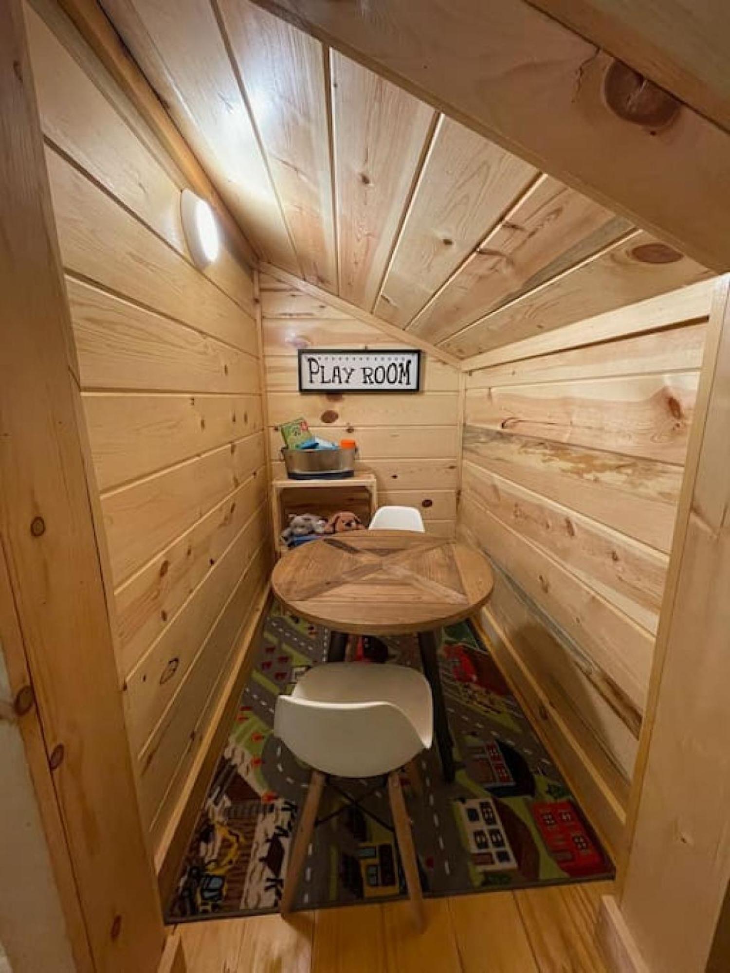 Take It Easy With Hot Tub And Community Pool