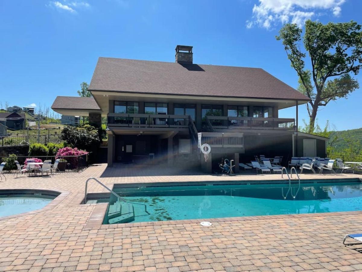 Take It Easy With Hot Tub And Community Pool Holiday home
