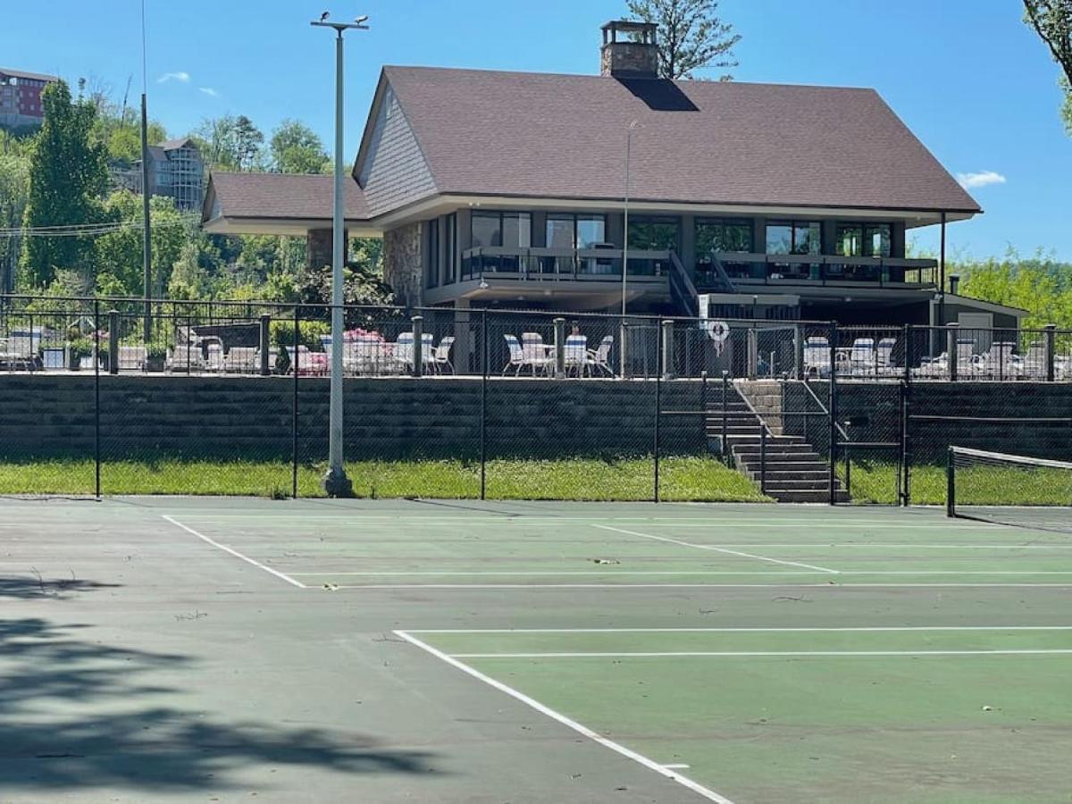 Holiday home Take It Easy With Hot Tub And Community Pool Gatlinburg
