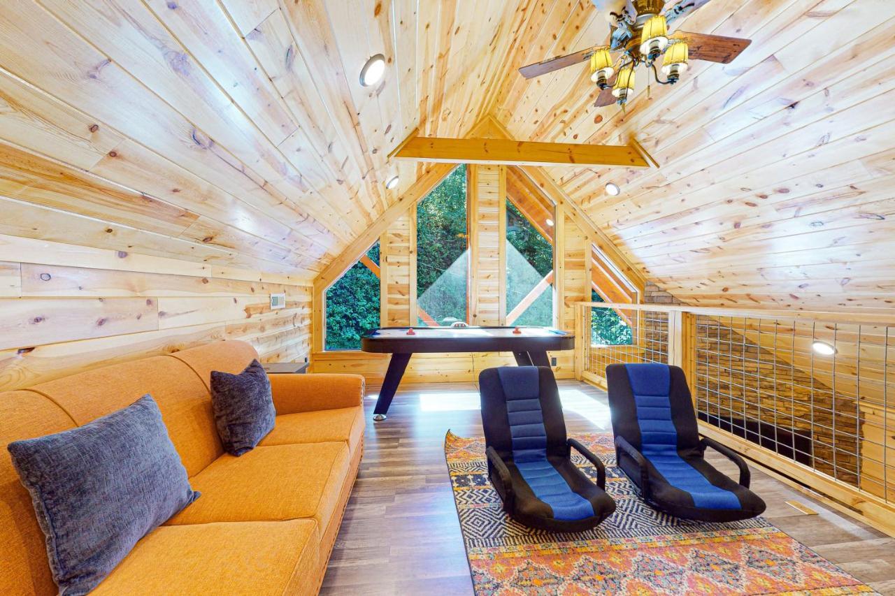 Knotty Escape Gatlinburg