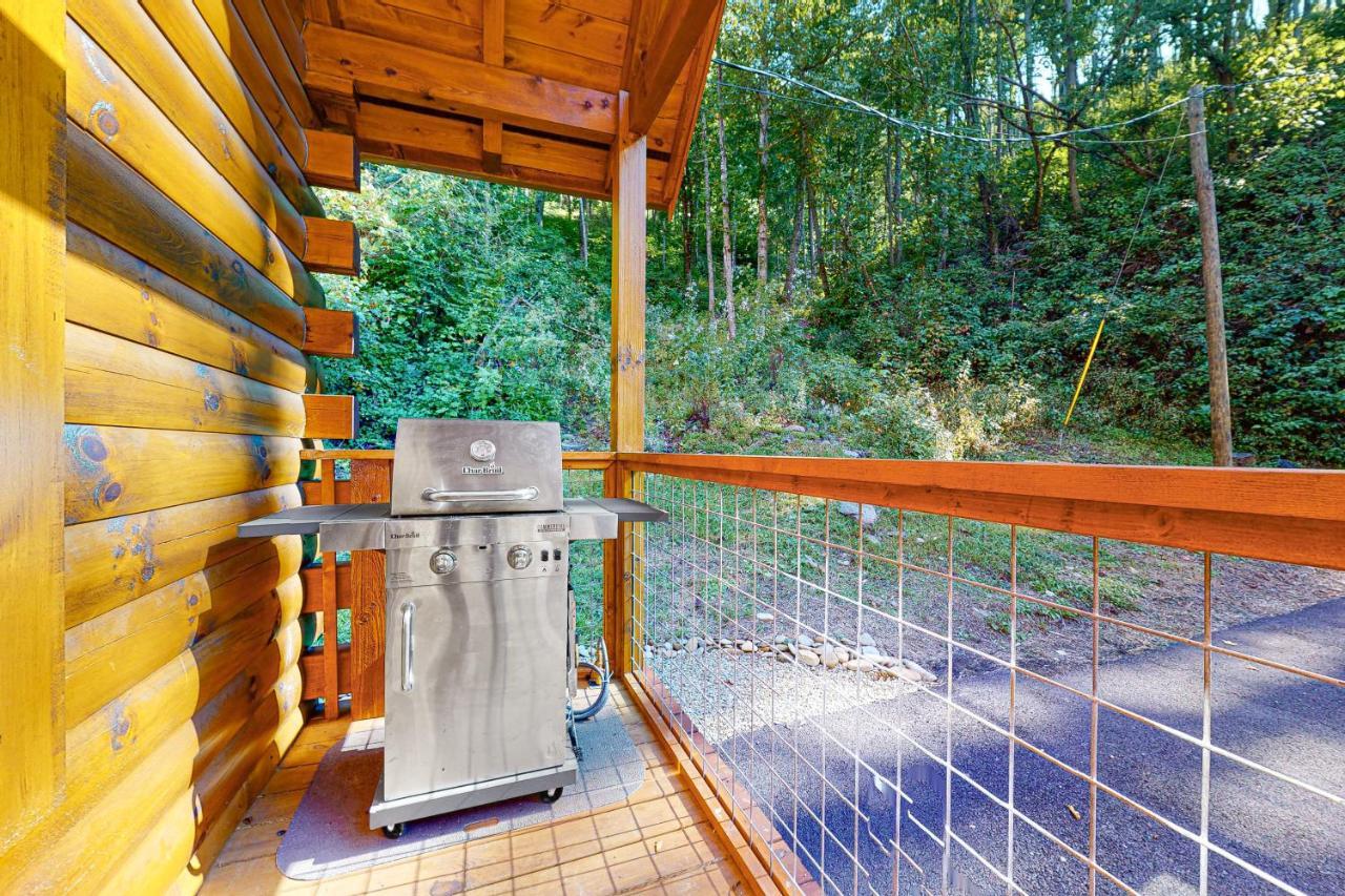 Knotty Escape * Gatlinburg