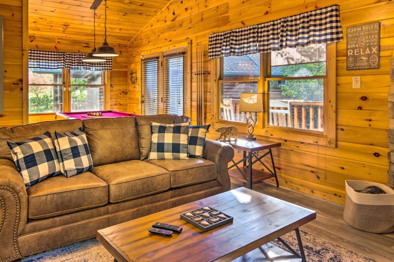 Bear Paw With Hot Tub And Pool Table!
