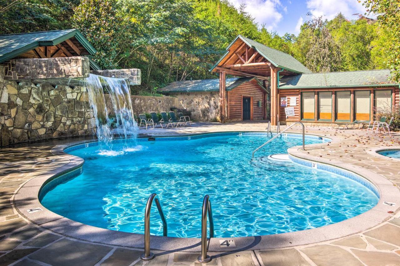 Bear Paw With Hot Tub And Pool Table! Holiday home *