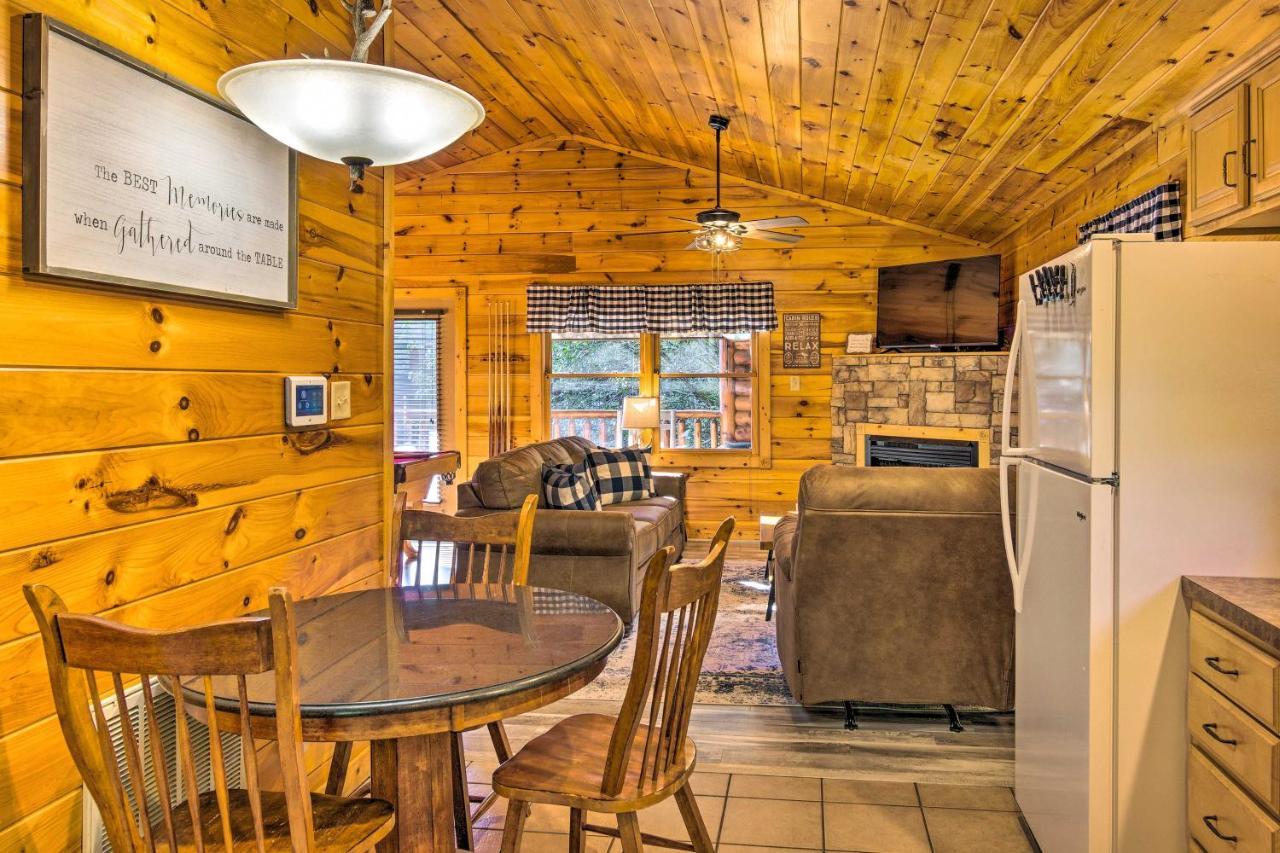 Bear Paw With Hot Tub And Pool Table!