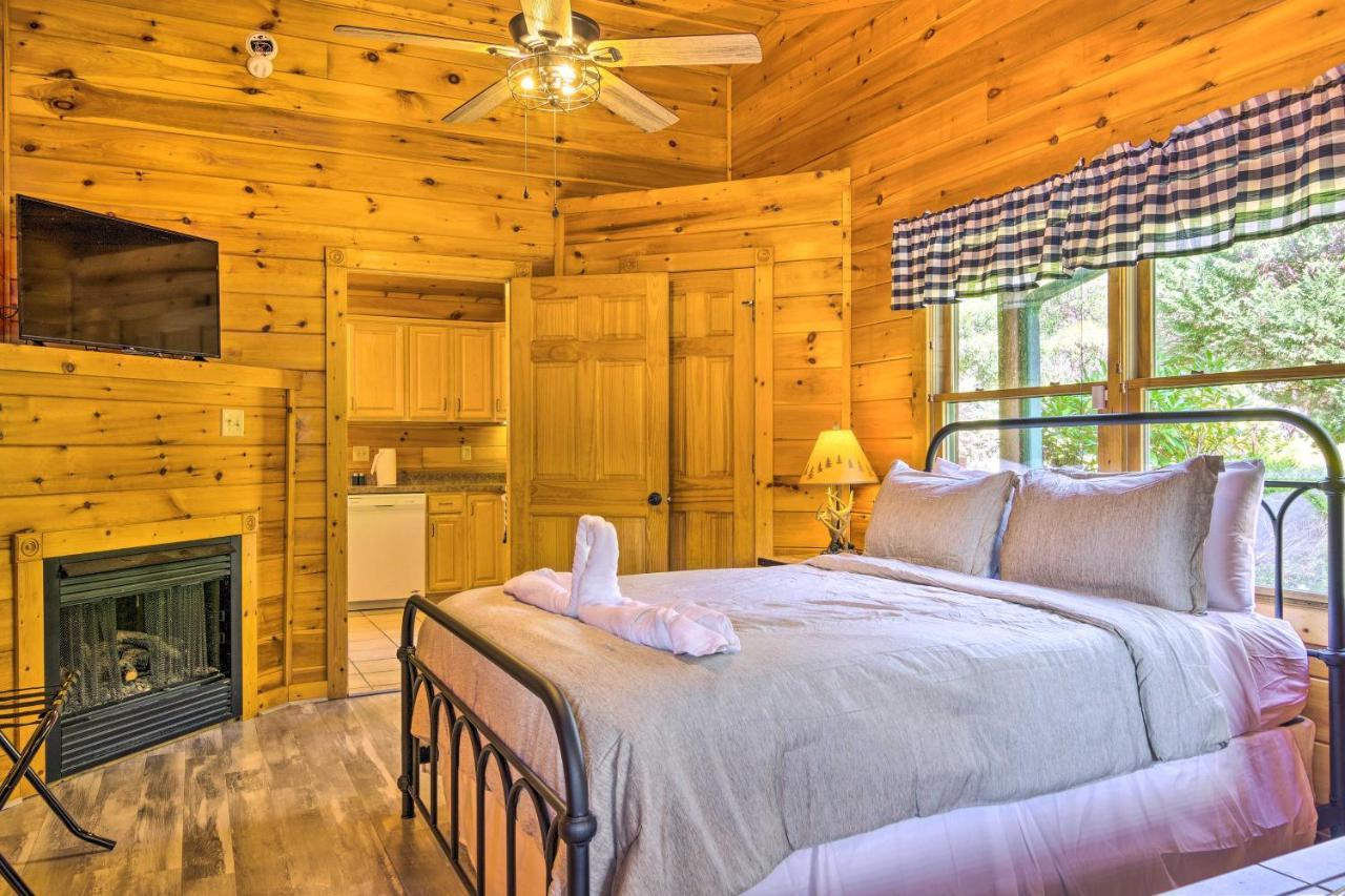 Bear Paw With Hot Tub And Pool Table! *