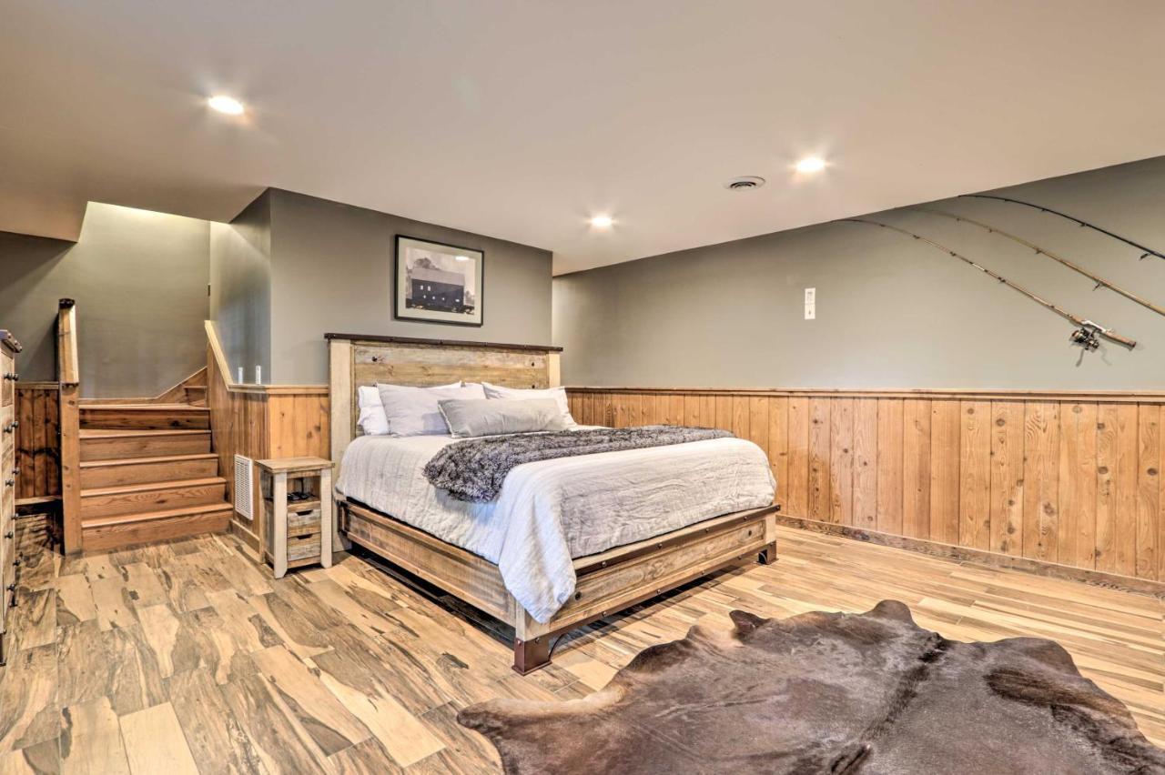Upscale Deck, Fire Pit And Hot Tub Holiday home *