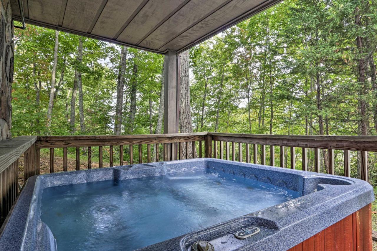 Upscale Deck, Fire Pit And Hot Tub * Gatlinburg