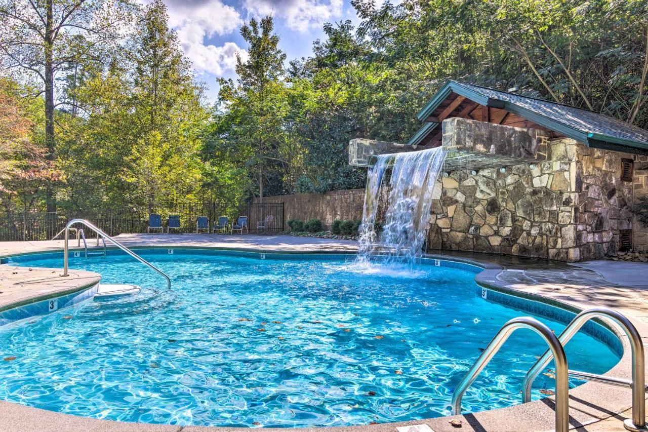 Bear Paw With Hot Tub And Pool Table! Gatlinburg