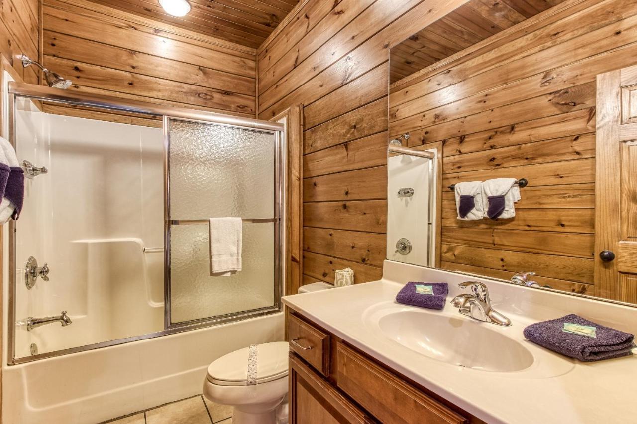 Lazy Bear Lodge, Hot Tub, Pool, Wifi, 1089 Free Tickets Each Paid Day, Dollywood And * Gatlinburg