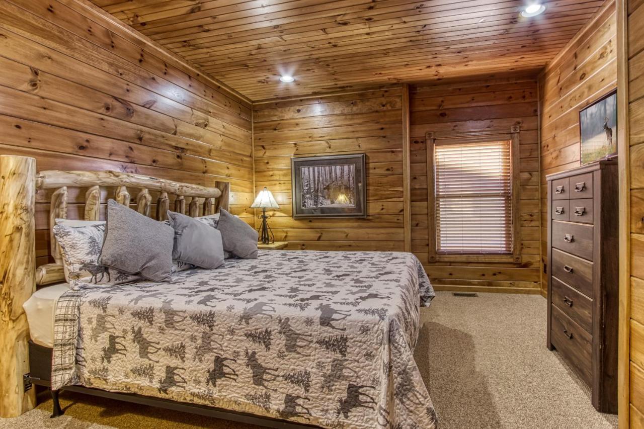 Holiday home Lazy Bear Lodge, Hot Tub, Pool, Wifi, 1089 Free Tickets Each Paid Day, Dollywood And Gatlinburg