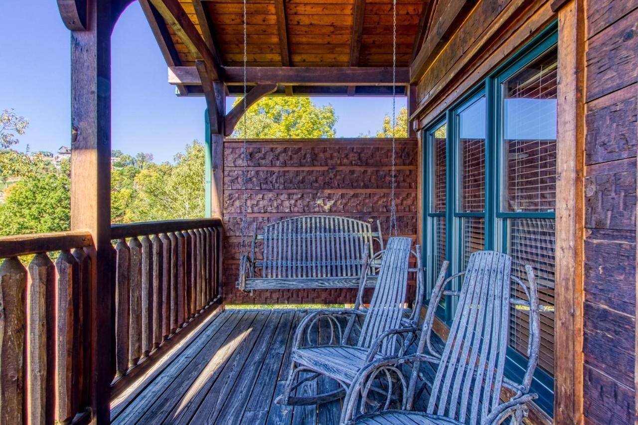 Lazy Bear Lodge, Hot Tub, Pool, Wifi, 1089 Free Tickets Each Paid Day, Dollywood And Gatlinburg