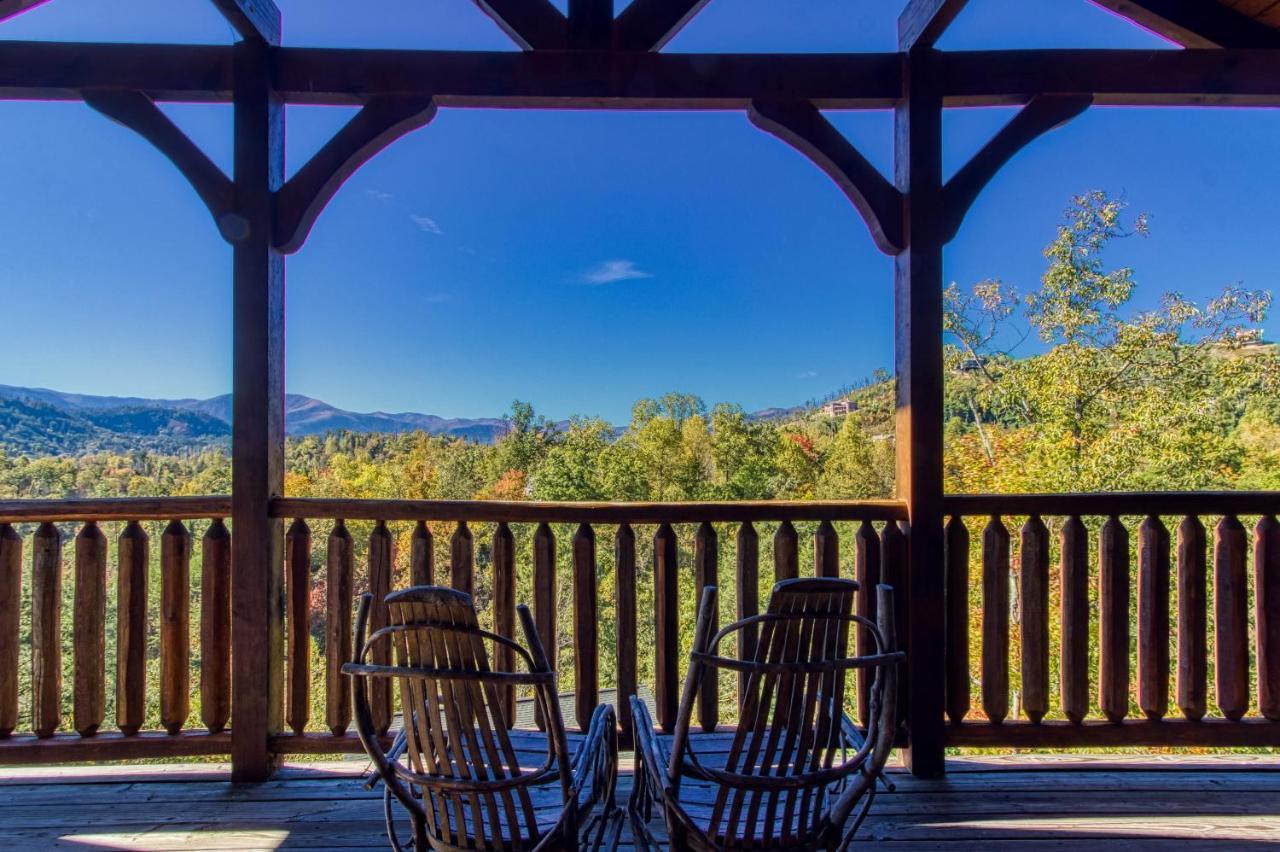 Holiday home Lazy Bear Lodge, Hot Tub, Pool, Wifi, 1089 Free Tickets Each Paid Day, Dollywood And *