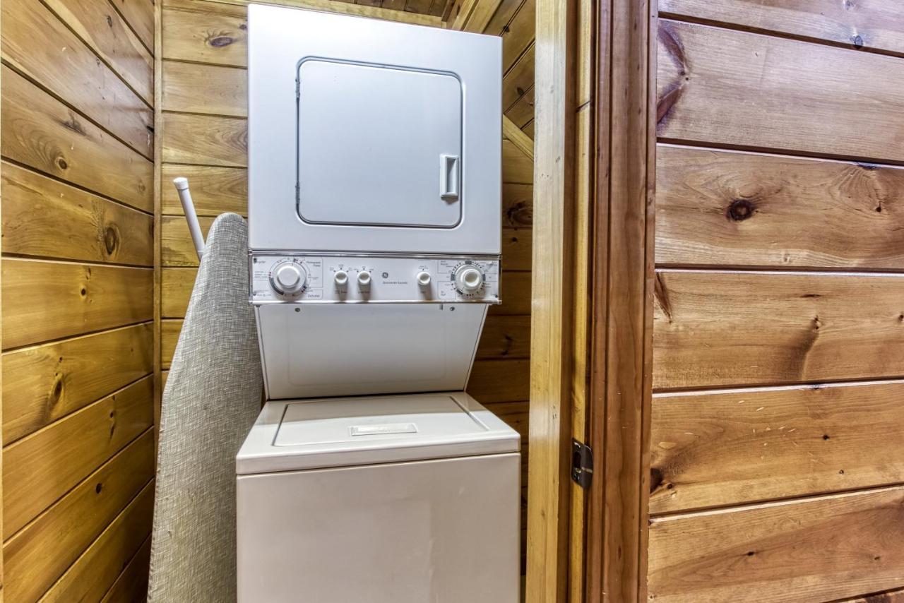 Lazy Bear Lodge, Hot Tub, Pool, Wifi, 1089 Free Tickets Each Paid Day, Dollywood And Gatlinburg