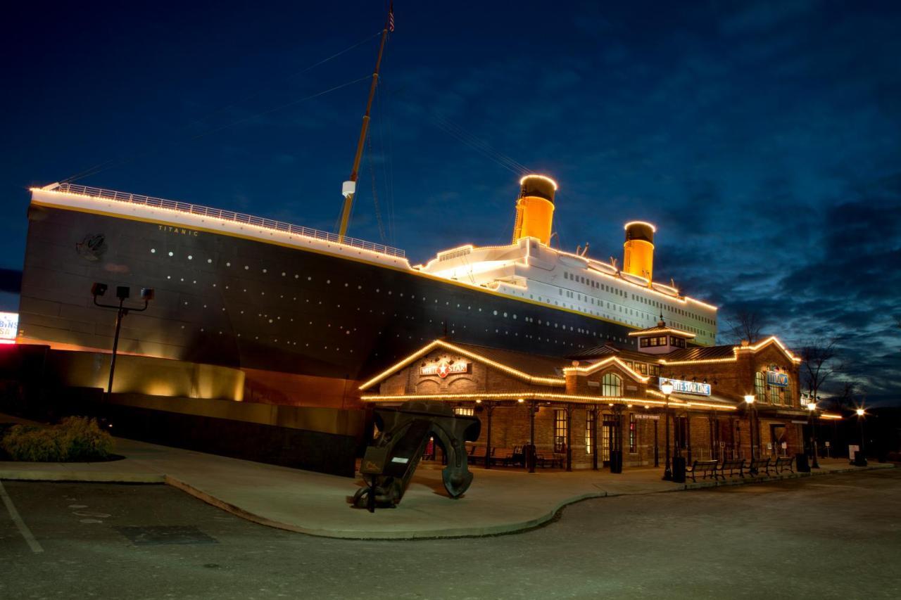Lazy Bear Lodge, Hot Tub, Pool, Wifi, 1089 Free Tickets Each Paid Day, Dollywood And Holiday home