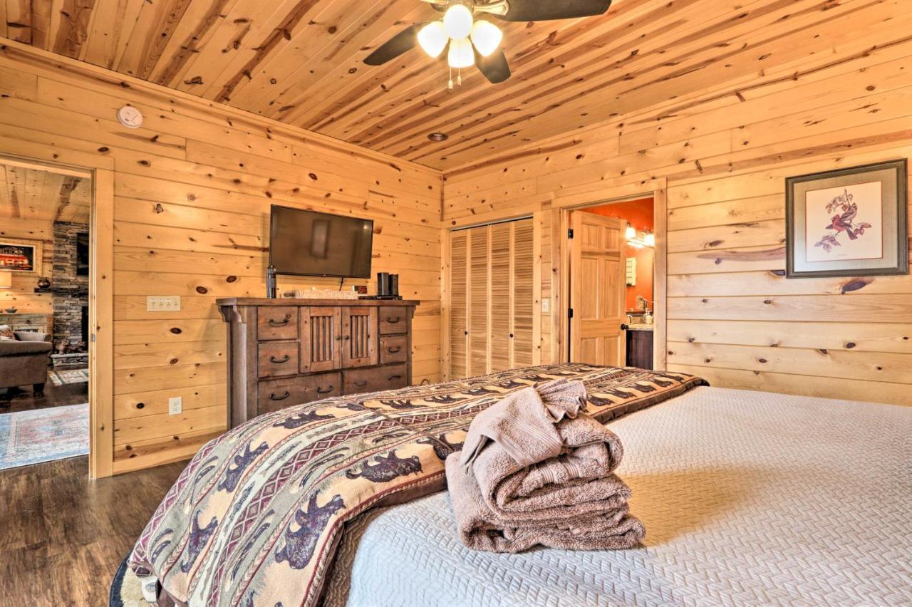 Woodsy Retreat With Fire Pit And Amenities *
