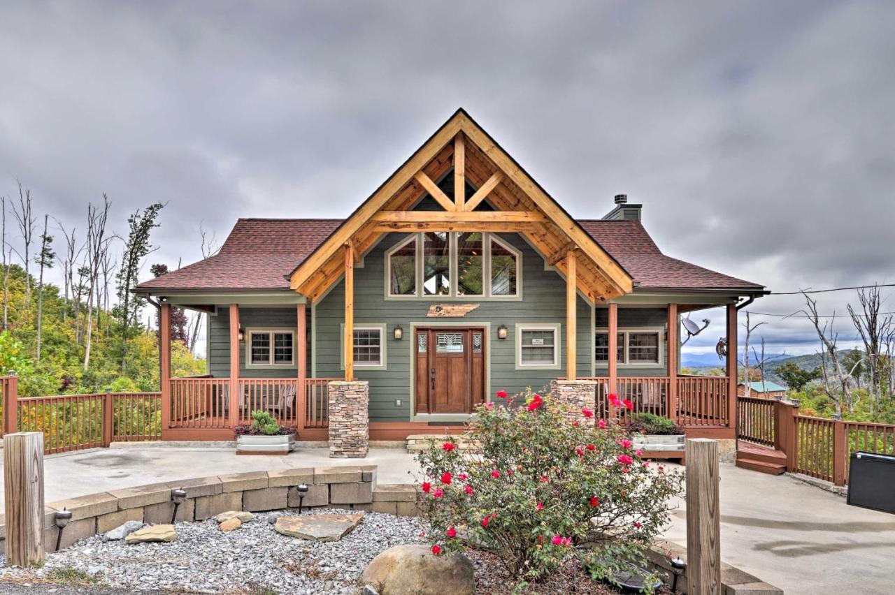Woodsy Retreat With Fire Pit And Amenities Holiday home *